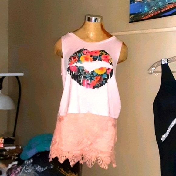 Lace peach skort, super cute, love this item - Picture 3 of 4